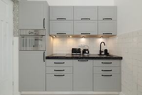 Air Conditioning & Balcony by Renters