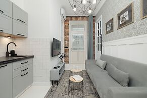 Air Conditioning & Balcony by Renters