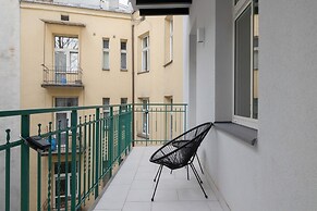 Air Conditioning & Balcony by Renters