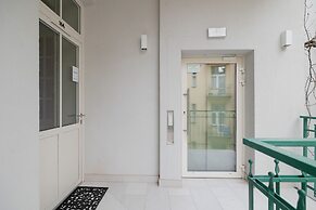 Air Conditioning & Balcony by Renters