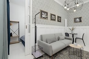 Air Conditioning & Balcony by Renters