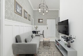 Air Conditioning & Balcony by Renters