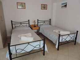 Pelagos Rooms 10m from Gyrismata Beach