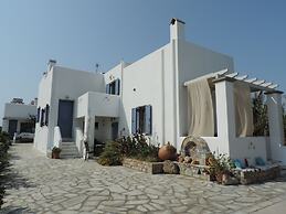 Pelagos Rooms 10m from Gyrismata Beach