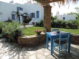 Pelagos Rooms 10m from Gyrismata Beach