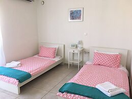 Tim's Place apt 10- 5min On Foot From The Beach