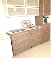 One bedroom flat ground floor avec cuisine -Rue Saint charles - métro 