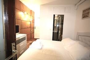 One bedroom flat ground floor avec cuisine -Rue Saint charles - métro 