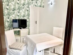 One bedroom flat ground floor avec cuisine -Rue Saint charles - métro 