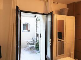 One bedroom flat ground floor avec cuisine -Rue Saint charles - métro 