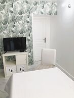 One bedroom flat ground floor avec cuisine -Rue Saint charles - métro 