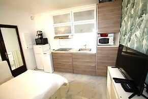 One bedroom flat ground floor avec cuisine -Rue Saint charles - métro 