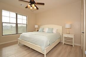 Radiant Condo 3 Bedroom Condo by RedAwning