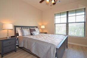 Radiant Condo 3 Bedroom Condo by RedAwning