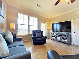 Radiant Condo 3 Bedroom Condo by RedAwning