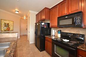 Radiant Condo 3 Bedroom Condo by RedAwning