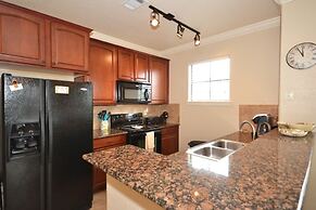 Radiant Condo 3 Bedroom Condo by RedAwning