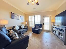 Radiant Condo 3 Bedroom Condo by RedAwning