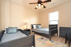 Radiant Condo 3 Bedroom Condo by RedAwning