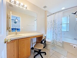 Regal Getaway 4 Bedroom Townhouse by RedAwning