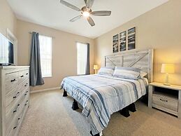 Regal Getaway 4 Bedroom Townhouse by RedAwning