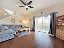 Regal Getaway 4 Bedroom Townhouse by RedAwning