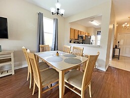 Regal Getaway 4 Bedroom Townhouse by RedAwning