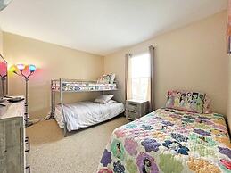 Regal Getaway 4 Bedroom Townhouse by RedAwning