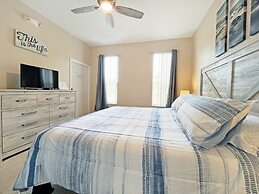 Regal Getaway 4 Bedroom Townhouse by RedAwning