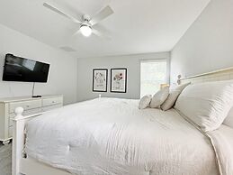 American Dream 6 Bedroom Home by RedAwning