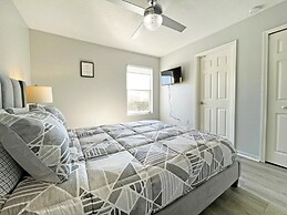 Paradise Point 4 Bedroom Home by RedAwning