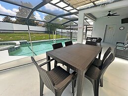 Paradise Point 4 Bedroom Home by RedAwning