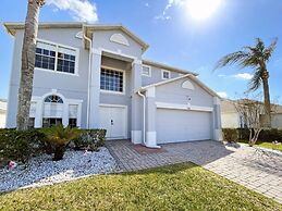 Paradise Point 4 Bedroom Home by RedAwning