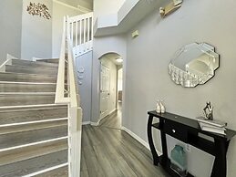 Paradise Point 4 Bedroom Home by RedAwning