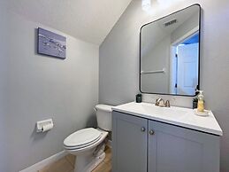 Paradise Point 4 Bedroom Home by RedAwning