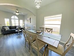 Paradise Point 4 Bedroom Home by RedAwning