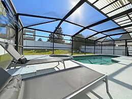 Paradise Point 4 Bedroom Home by RedAwning