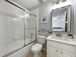 Paradise Point 4 Bedroom Home by RedAwning