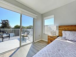 Paradise Point 4 Bedroom Home by RedAwning