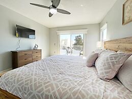 Paradise Point 4 Bedroom Home by RedAwning