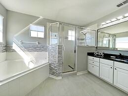 Paradise Point 4 Bedroom Home by RedAwning