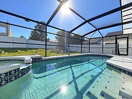 Paradise Point 4 Bedroom Home by RedAwning