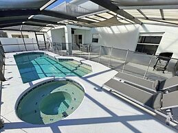 Paradise Point 4 Bedroom Home by RedAwning