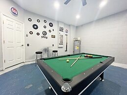 Paradise Point 4 Bedroom Home by RedAwning