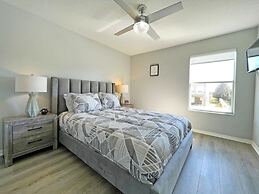 Paradise Point 4 Bedroom Home by RedAwning