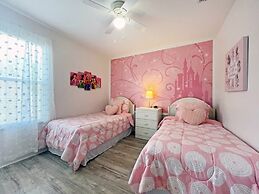 Family Dream 5 Bedroom Home by RedAwning