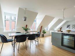 Sanders Leaves - 2bdr Apt With Shared Roof Terrace