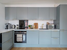 Sanders Leaves - 2bdr Apt With Shared Roof Terrace