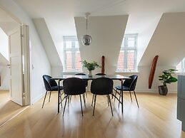 Sanders Leaves - 2bdr Apt With Shared Roof Terrace