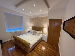 Captivating 4-bed Apartment in London